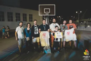 Победнички тим со медали и подароци од Фротирка на Street Basket турнирот во рамки на Струмица Опен Фест.