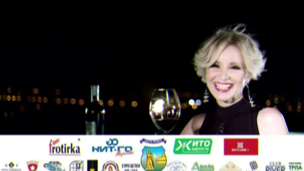 Даниела Мартиновиќ настапува на Делчевско лето 2019 со насмевка и чаша вино – забава со поддршка од Фротирка.