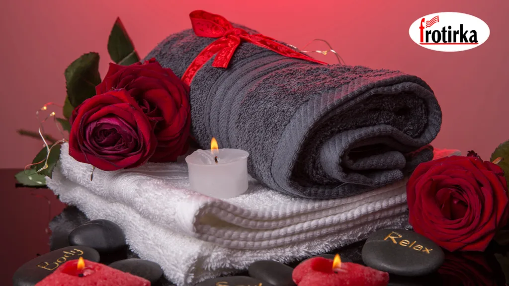 Луксузни памучни пешкири Фротирка со романтичен дизајн, црвени рози и свеќи – совршен подарок за Св. Валентин.