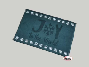 Новогодишен пешкир Joy to the World во темнозелена боја со снегулки, совршен празничен детаљ и подарок за декемврискиот период.